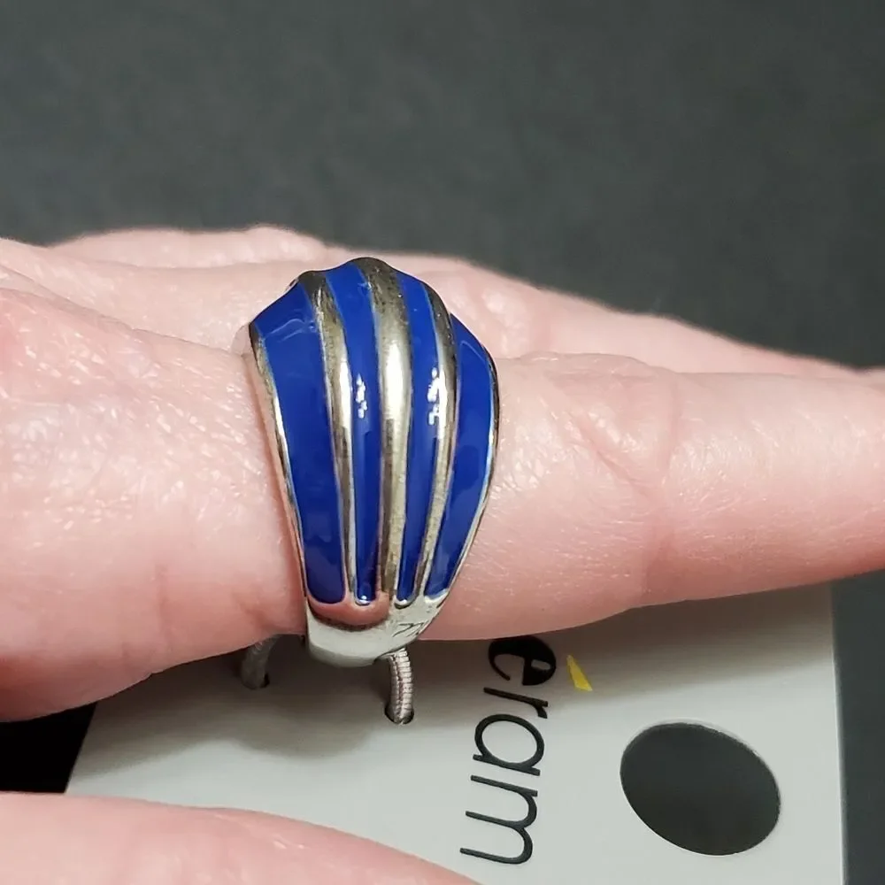 **Last Chance!! Final Sale** Silver tone blue enamel ring Size 8 - Picture 3 of 6